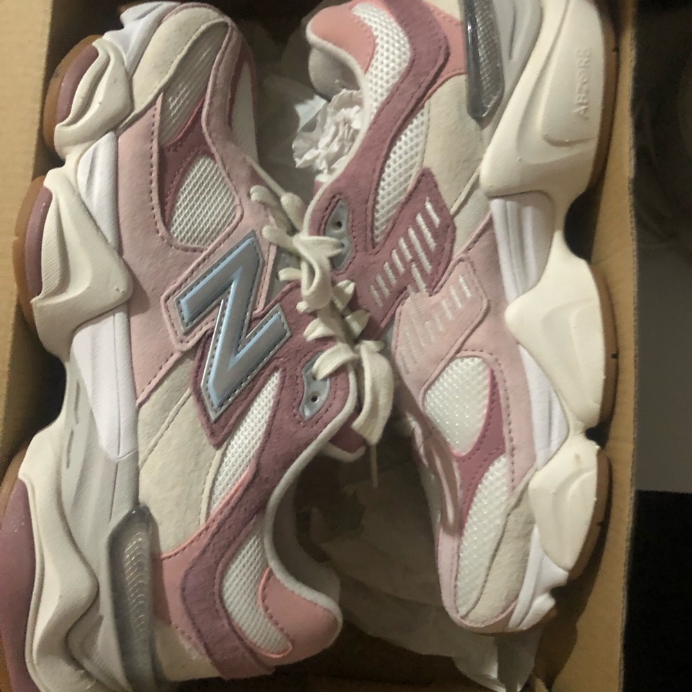 Pink new balance 9060